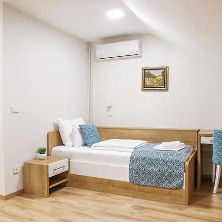 Grand Park Rooms & Apartments Cacak Ngoại thất bức ảnh