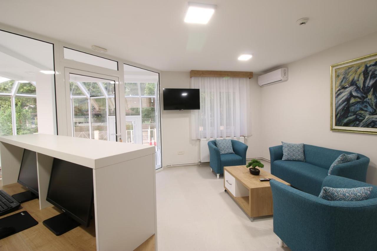 Grand Park Rooms & Apartments Cacak Ngoại thất bức ảnh