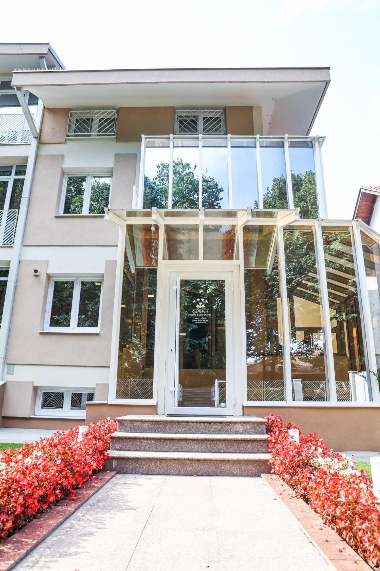 Grand Park Rooms & Apartments Cacak Ngoại thất bức ảnh