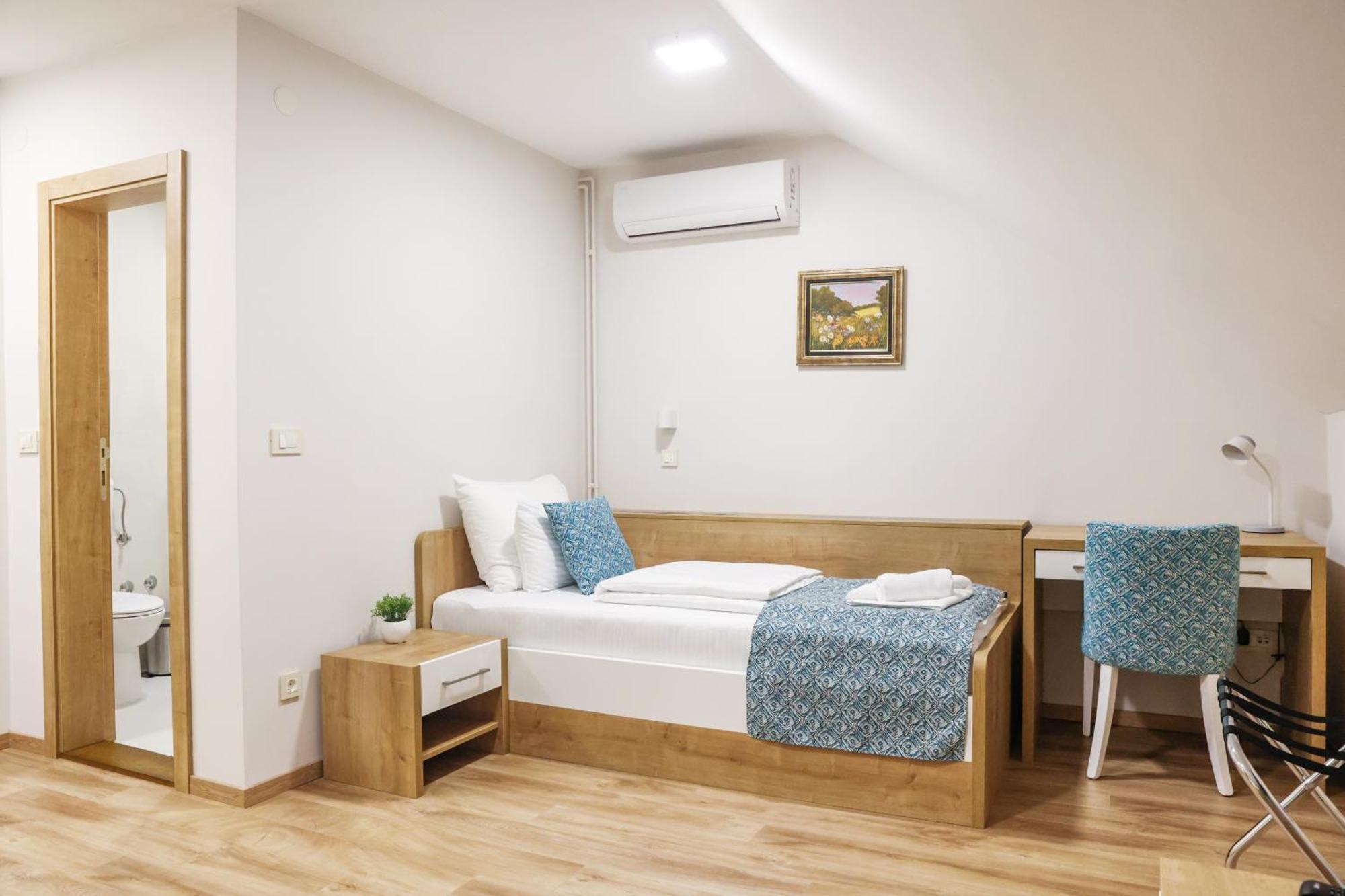 Grand Park Rooms & Apartments Cacak Ngoại thất bức ảnh