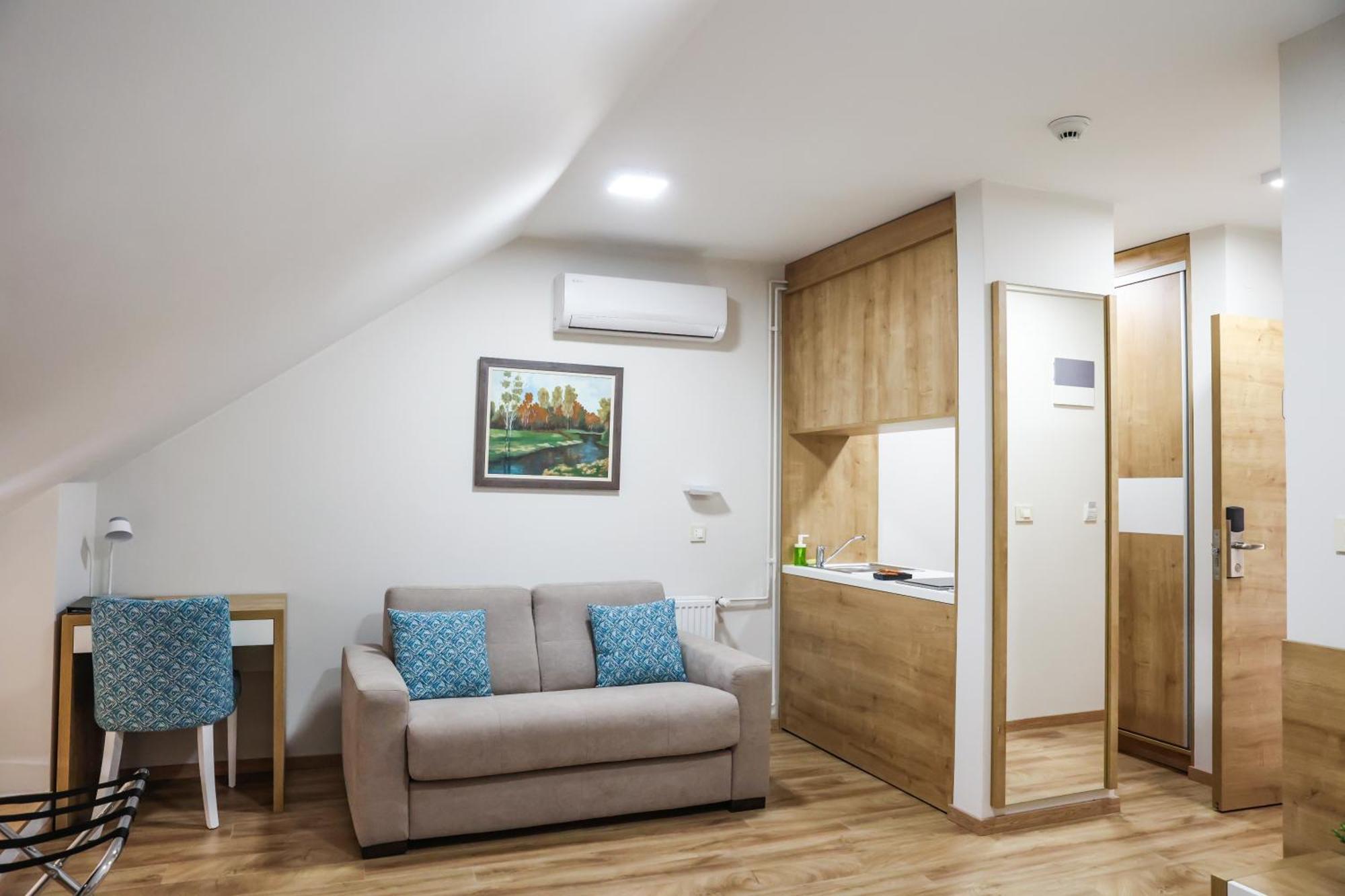 Grand Park Rooms & Apartments Cacak Ngoại thất bức ảnh