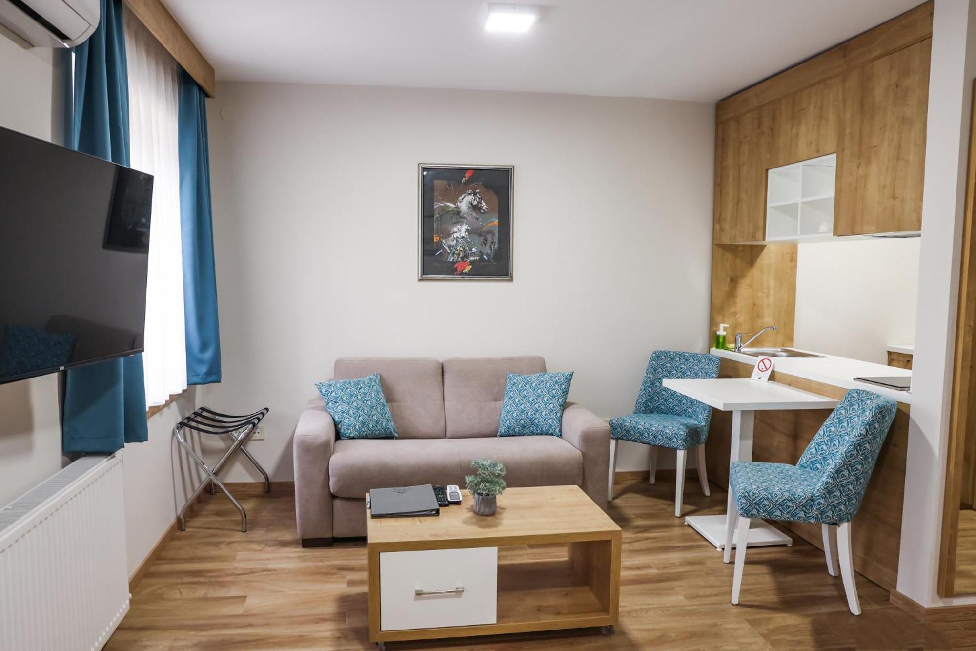 Grand Park Rooms & Apartments Cacak Ngoại thất bức ảnh